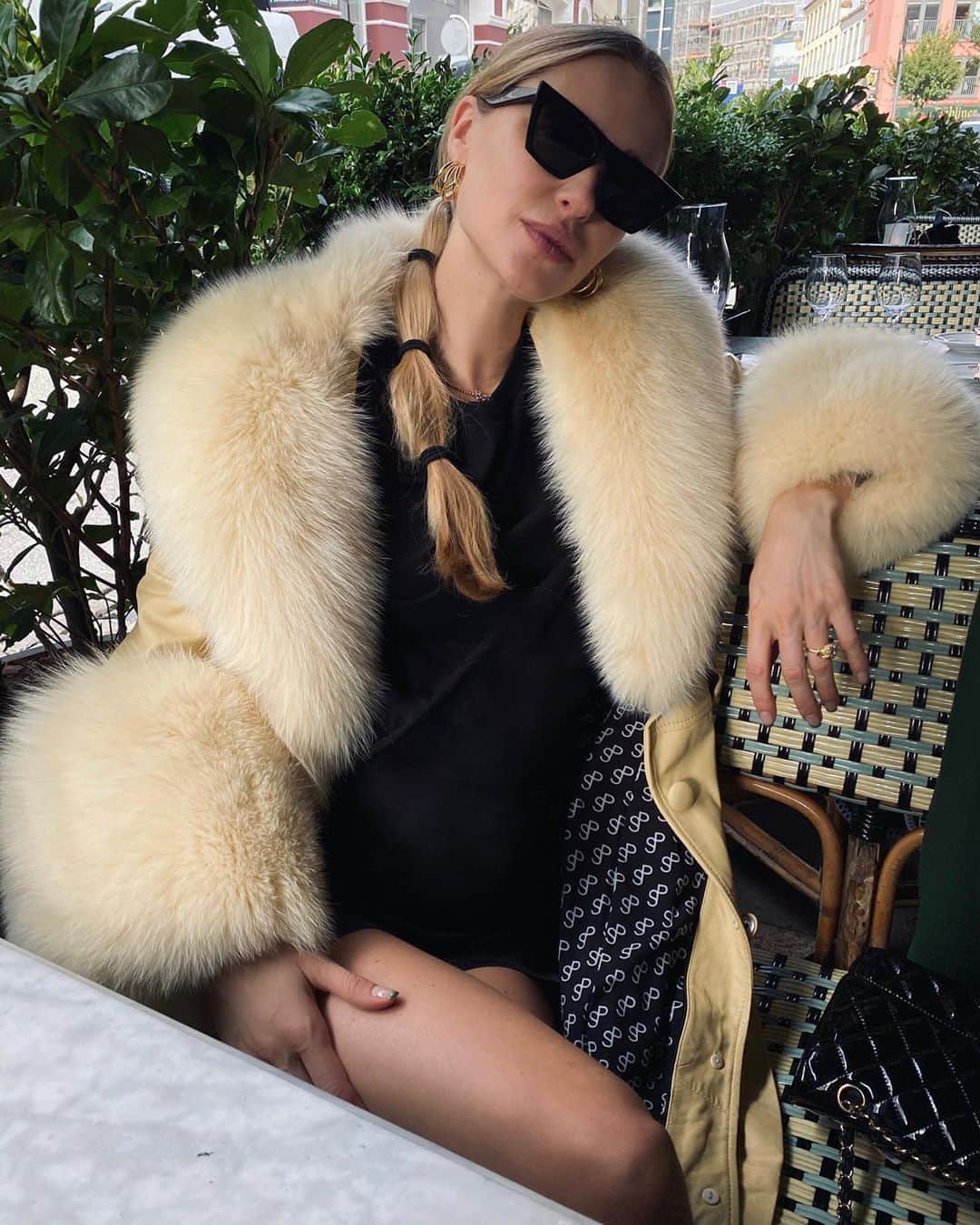 ペニーレ・タイスベックのインスタグラム：「Comfy💛」