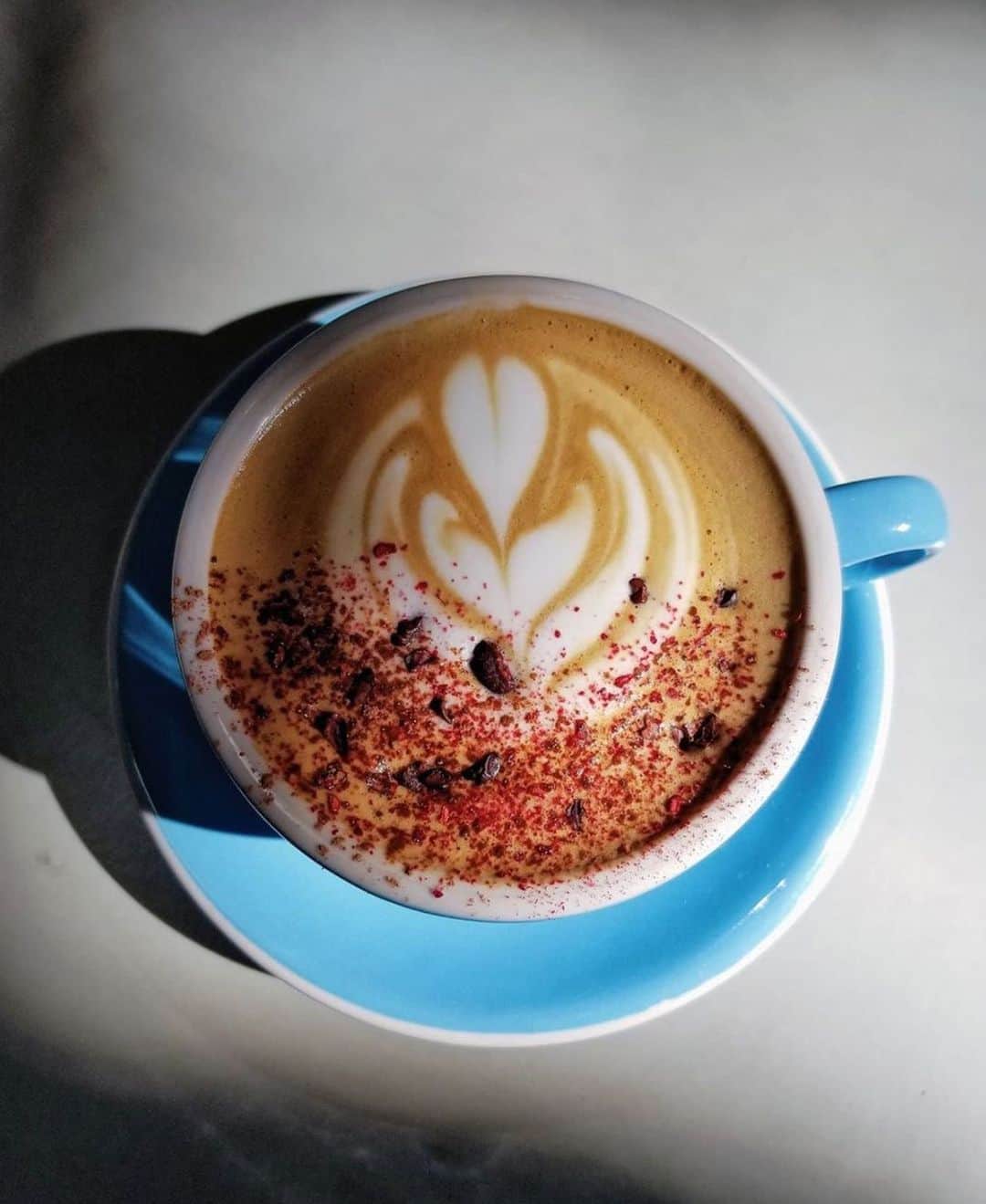 のインスタグラム：「Happy National Coffee Day! ☕️ Let’s give a big shoutout to all the coffee roasters and shops that keep us going here in PDX! Tag them below!   - True Mexican Latte: @laperlitapdx  Iced Coffee: @upperleftroasters  Indonesian Iced Cold Brew: @kopicoffeepdx」