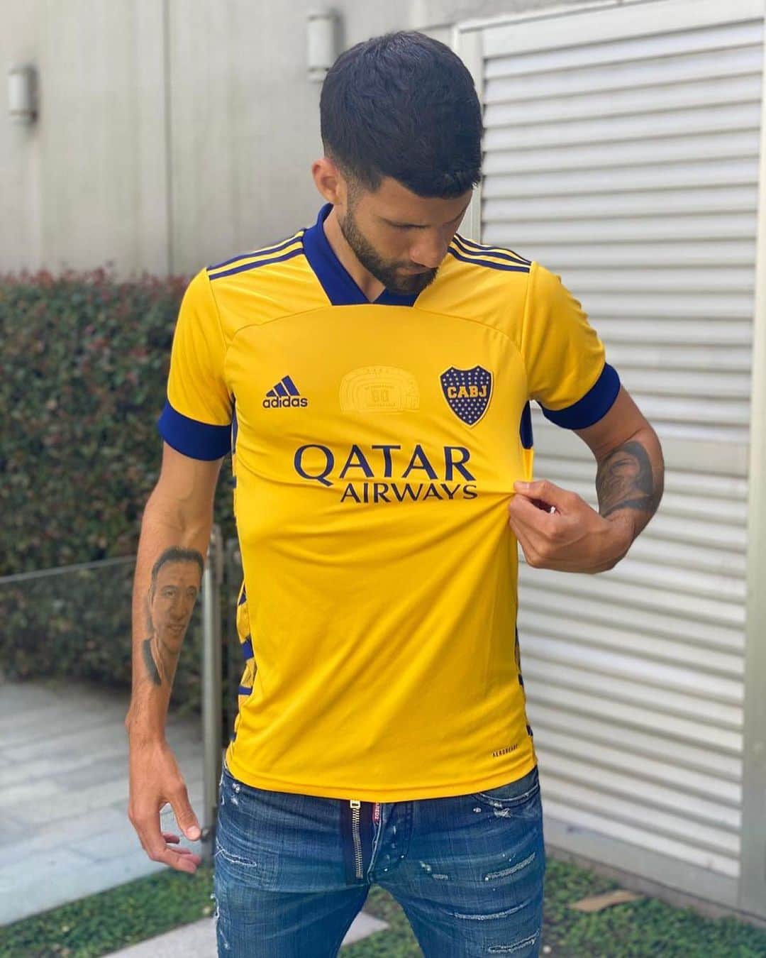 リサンドロ・ロペスのインスタグラム：「Es La de BOCA, ES TU CASA y sentir eso que nos mueve. Donde somos nosotros 👊🏽 💙💛💙 @adidasar @bocajrsoficial #adidasfootball #creadoconadidas」