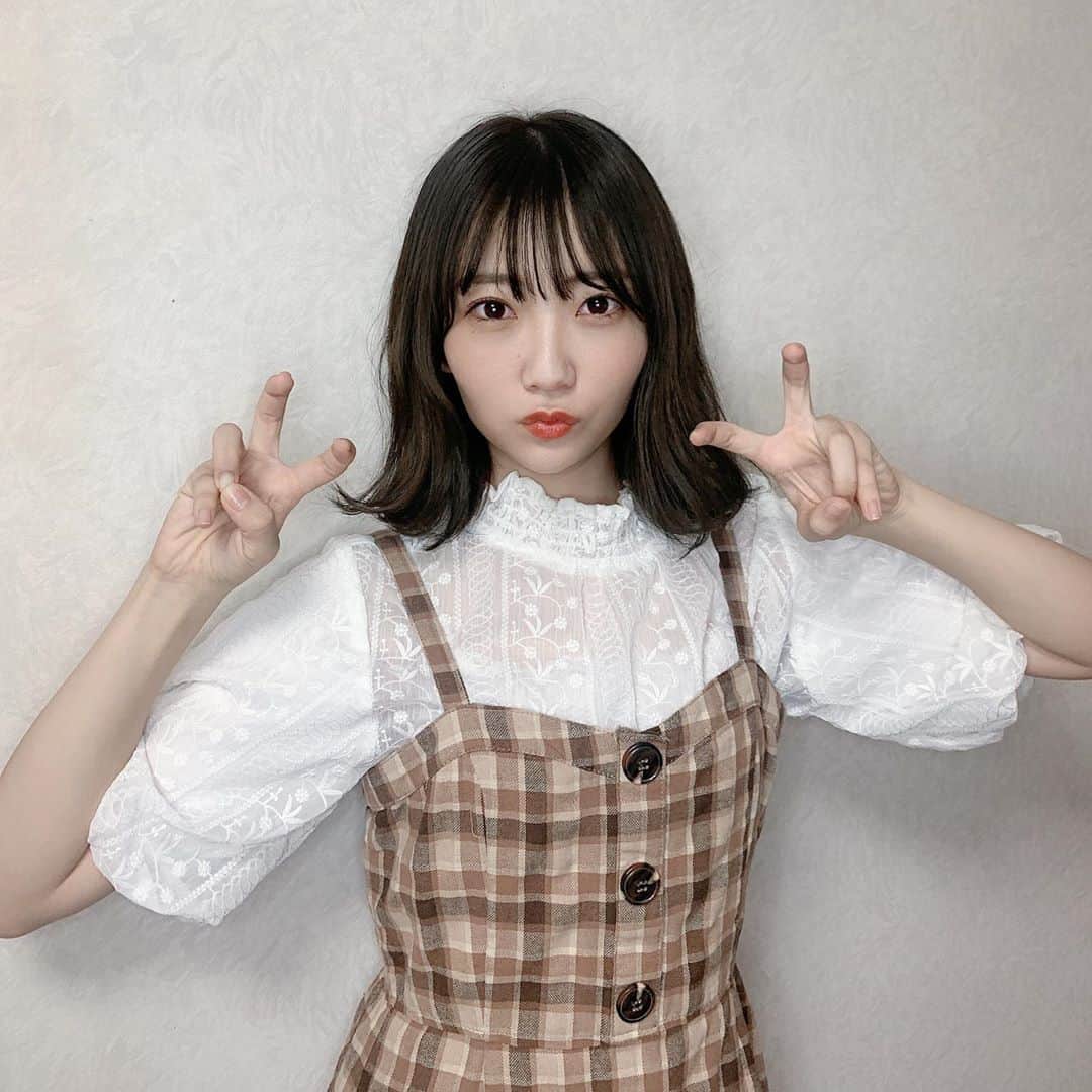 夏川愛実のインスタグラム：「﻿ ﻿ また暗くした😊﻿ ﻿ ﻿ #髪色#暗髪#ニューヘアー#ヘアカラー﻿ #アッシュ#アッシュ系#グレージュ#透明感﻿ ﻿ ﻿」