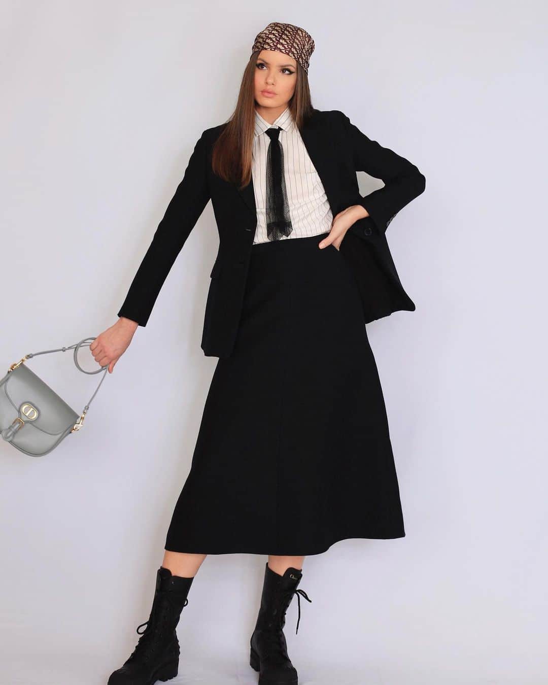 Camila Queirozのインスタグラム：「All dressed up for #DiorSS21  @dior  Sou fã de @mariagraziachiuri. Sempre trazendo a força, potência, feminilidade e a graça da mulher para a passarela e coleções. 🖤  Foto @klebbertoledo」