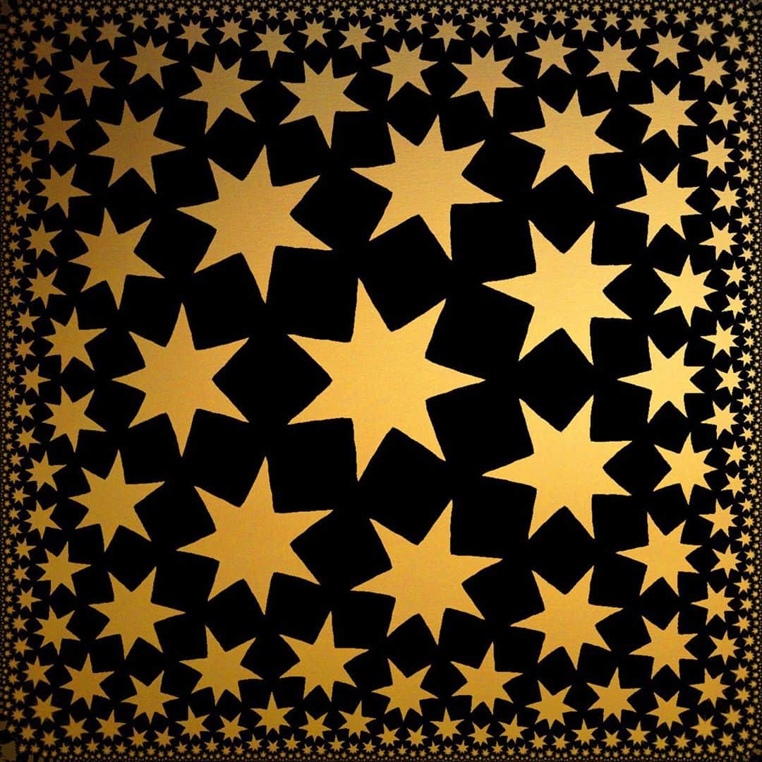 Seb Lesterさんのインスタグラム写真 - (Seb LesterInstagram)「New tests/studies. I really fancy turning stuff like this into a product, not sure what yet. Any ideas? Which companies should I approach? 🤔 Via @heraldicbeast cc @libertylondon #patterns #ornament #colours #heraldry #design」9月29日 23時46分 - seblester