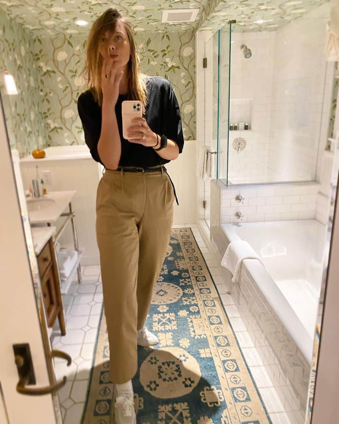 マリア・シャラポワさんのインスタグラム写真 - (マリア・シャラポワInstagram)「Whoops. Forgot about #TheWeeksOva. Busy capturing bathroom wallpaper dreams 💭」9月29日 23時55分 - mariasharapova