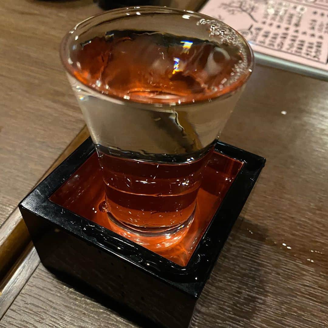 加藤拓歩のインスタグラム：「2年前の日本酒のトラウマ以来の日本酒を飲みました。  やっぱりトラウマ払拭できず。  美味しいけども😚」