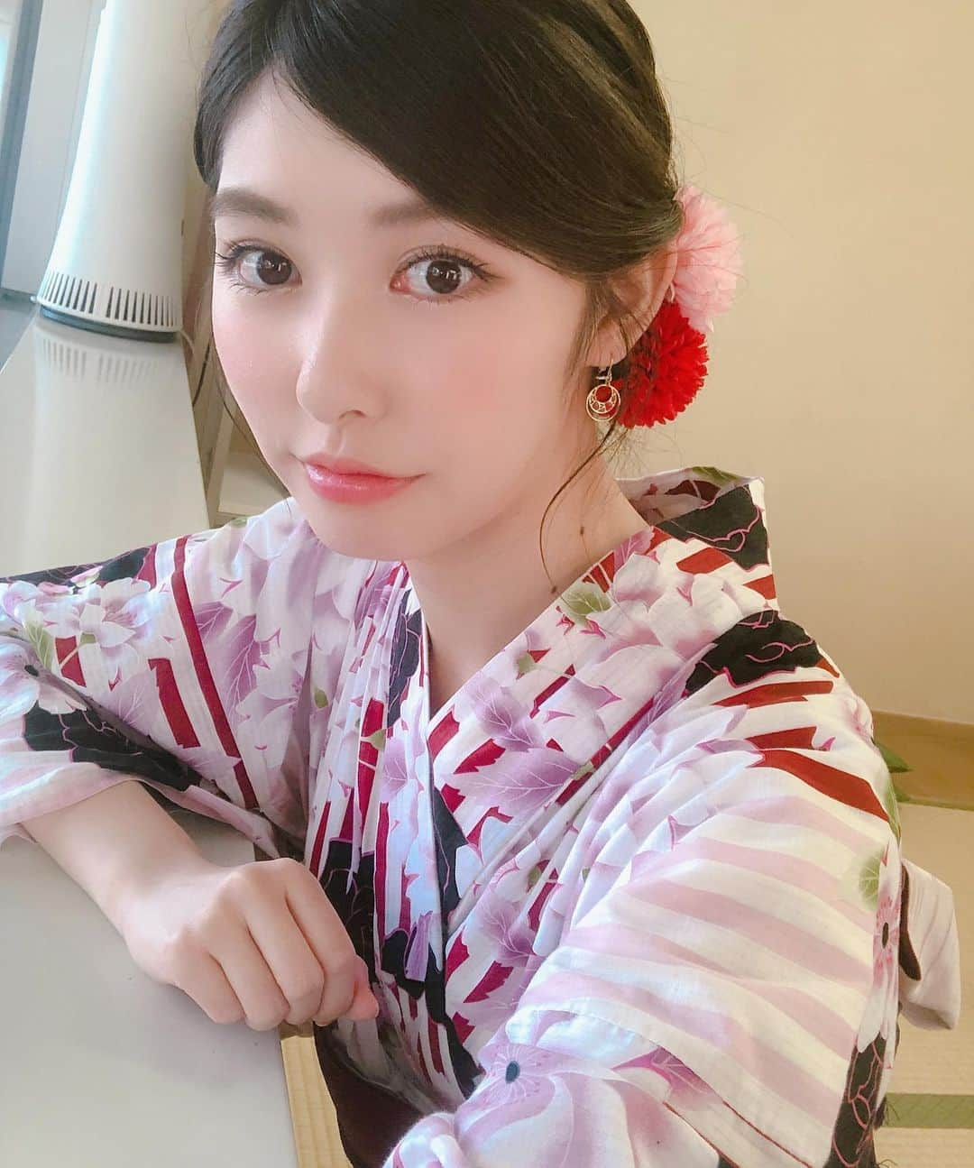 橘ゆりかさんのインスタグラム写真 - (橘ゆりかInstagram)「もう 夏  終わったみたい🎐🍉🌻﻿ ﻿ ﻿ われポン TGS トークイベント いい福ロケ…﻿ 怒涛の月末も明日で一区切り！﻿ インスタはストーリーしかアップする余裕なかったからまた更新します〜😊﻿ ﻿ 10月は楽しみな予定もあるし﻿ 充実の日々を過ごせますように🎃🧚🏻‍♀️🧞‍♂️﻿ ﻿ ﻿ ﻿ ﻿ #浴衣 #橘ゆりか #夏の終わり #9月 #yukata #👘 #反転してる」9月29日 23時54分 - yuricalcal