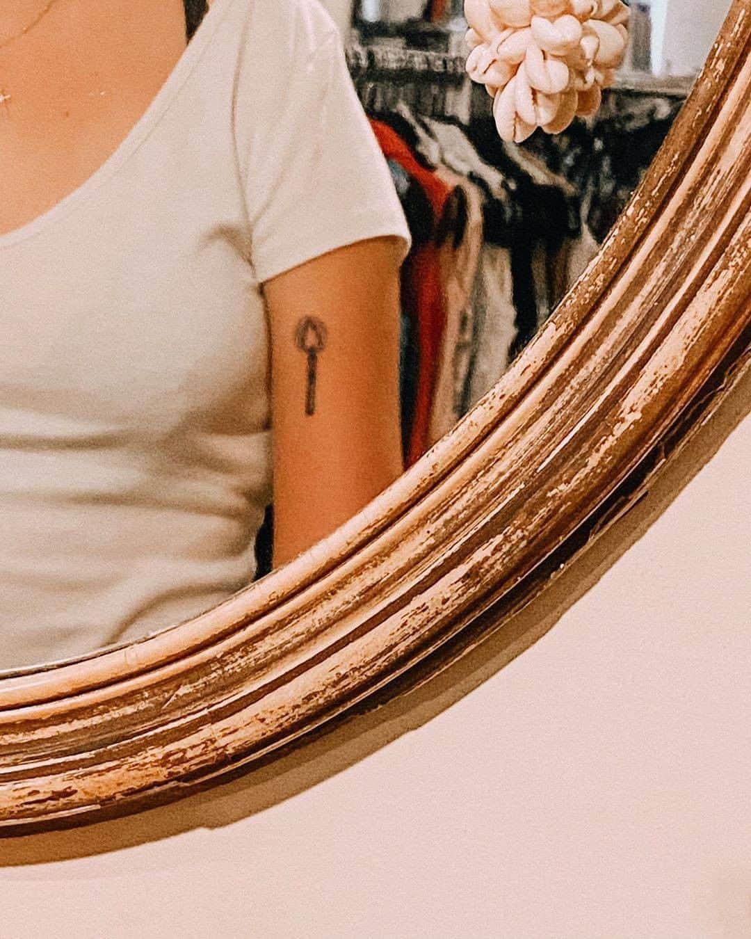 The Lumineersさんのインスタグラム写真 - (The LumineersInstagram)「We stand by you @ohrionpaige 🙌  Thank you for your encouraging words and for sharing your #mylumineerstattoo with us.」9月30日 0時04分 - thelumineers