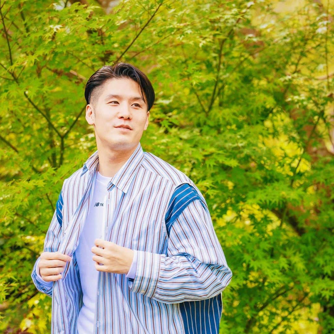 梅川壱ノ介（舞踊家）のインスタグラム：「𝐈𝐭'𝐬 𝐠𝐞𝐭𝐭𝐢𝐧𝐠 𝐦𝐨𝐫𝐞 𝐚𝐧𝐝 𝐦𝐨𝐫𝐞 𝐥𝐢𝐤𝐞 𝐚𝐮𝐭𝐮𝐦𝐧.🍁🍂 ￣￣￣￣￣￣￣￣￣￣￣￣￣￣￣￣￣￣￣￣ だんだんと秋が近づいてきましたね。 一番好きな季節がやってくるー✨😆  photo by @cotaroishii  #梅川壱ノ介  #秋がやってくる #舞踊家」