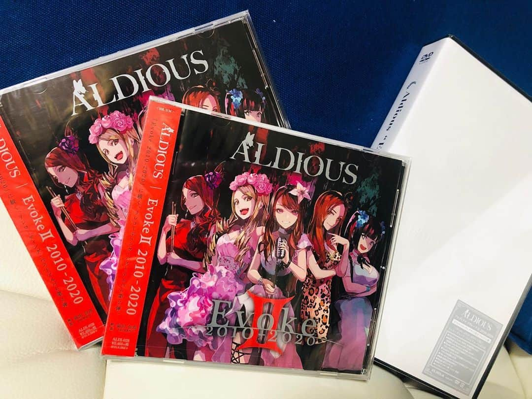 トキさんのインスタグラム写真 - (トキInstagram)「日付が変わって本日❗️ 9月30日はALDIOUS『Evoke II 2010-2020』が発売日🔥🔥🔥 もうフラゲ報告もたくさん頂いてます🥰 ありがとっきー！！ なかなかLIVEができない世の中だけど、少しでも皆へ笑顔が届けられるといいな。 いつもありがとう✨  #Aldious #アルディアス　#aldioustoki #Evoke」9月30日 0時03分 - aldioustoki