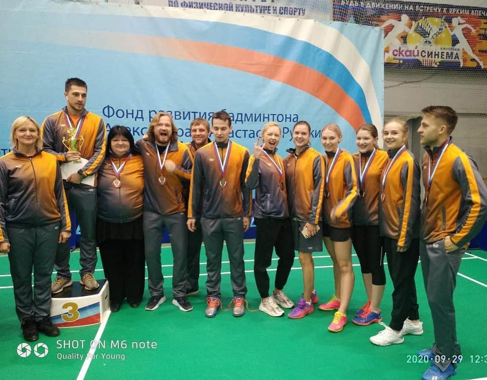 ニナ・ビスローバさんのインスタグラム写真 - (ニナ・ビスローバInstagram)「Bronze🥉🏆go to N. Novgorod . 🌇 — подиум , но могли бы больше , знаю,  что мы точно заняли первое место по поддержке друг друга 💪🏻😉, было круто Ребят , всем спасибо 🔥🙌🏿 #nnov #нижнийновгород #badminton #badmintonplayer #бадминтон #мояжизнь #мояигра」9月30日 0時22分 - ninavislova