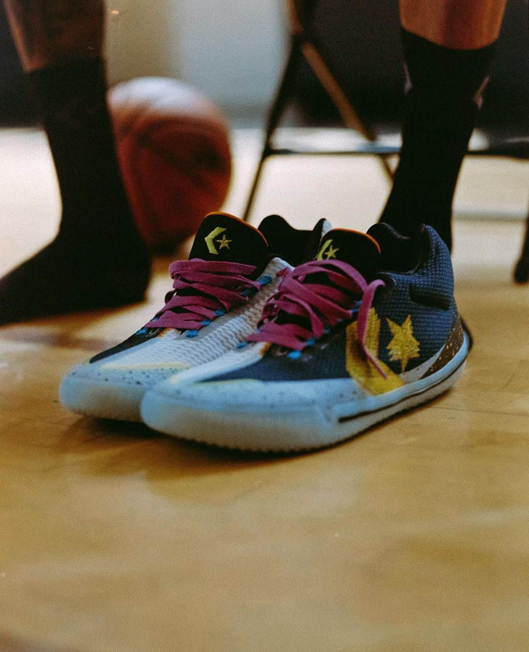 converseさんのインスタグラム写真 - (converseInstagram)「Inspired by the basketball legends who made their names in the parks, the Graffiti collection highlights the paradox of grit and beauty found in street art across the world.  Celebrate the spirit of the game in our two newest performance models—the All Star BB Evo and Converse G4. Available now on Converse.com」9月30日 0時23分 - converse