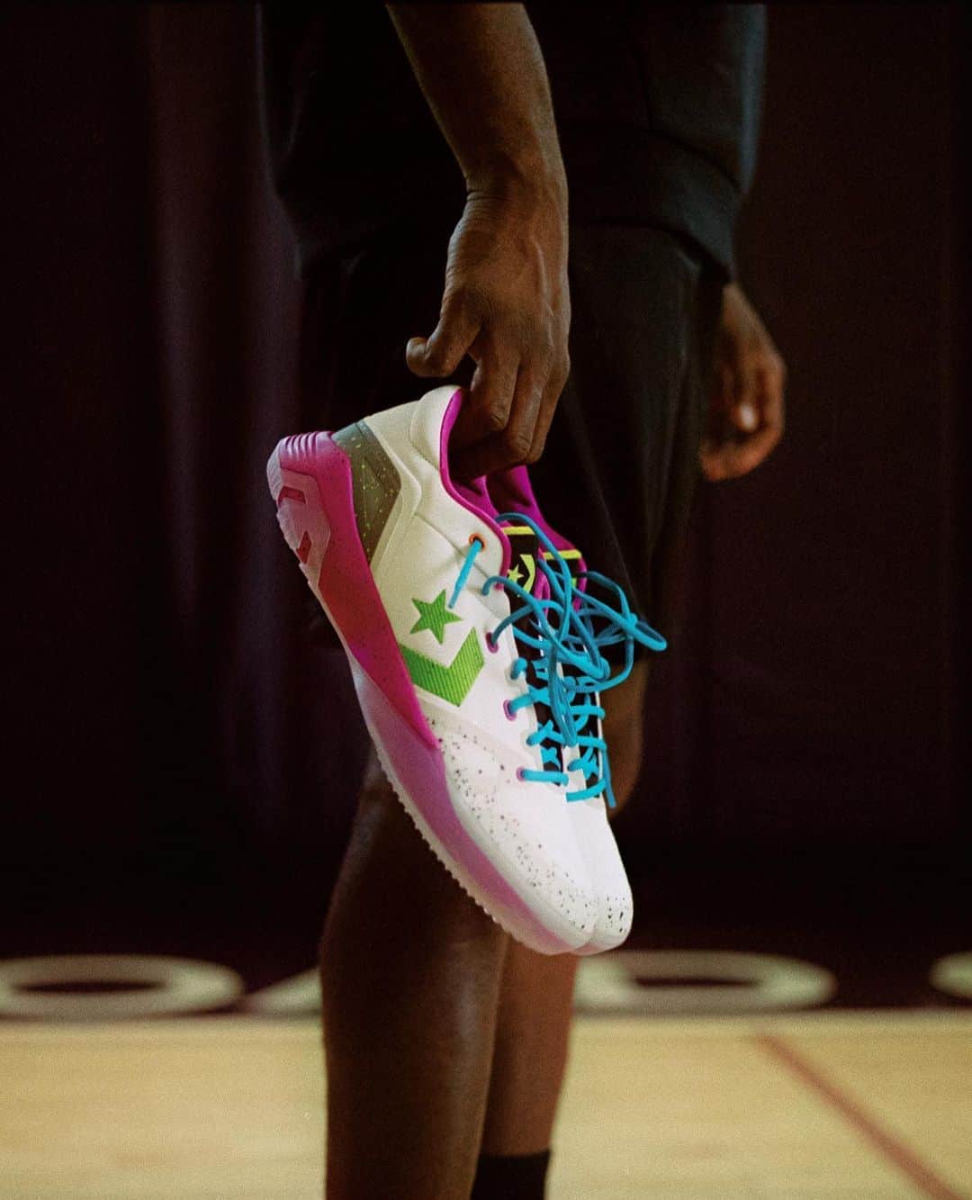 converseのインスタグラム：「Inspired by the basketball legends who made their names in the parks, the Graffiti collection highlights the paradox of grit and beauty found in street art across the world.  Celebrate the spirit of the game in our two newest performance models—the All Star BB Evo and Converse G4. Available now on Converse.com」