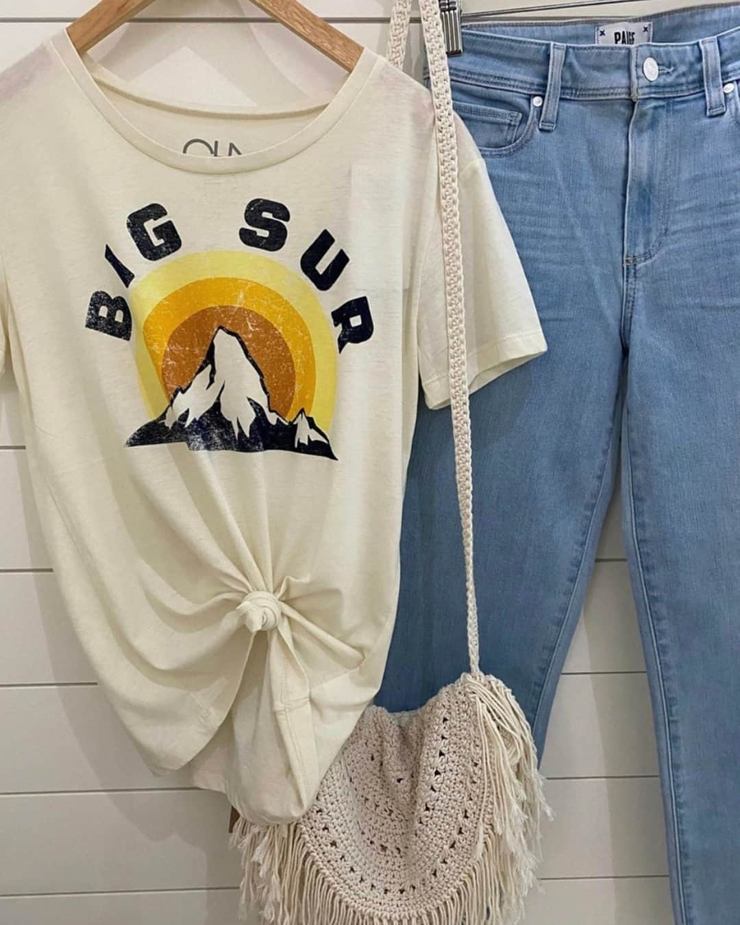 チェイサーさんのインスタグラム写真 - (チェイサーInstagram)「wishing we were there🏔 💙 where do you want to travel to next??⤵️ @vagabondapparelboutique #bigsur #chaserbrand #graphictee #tshirt #casualootd」9月30日 0時30分 - chaserbrand