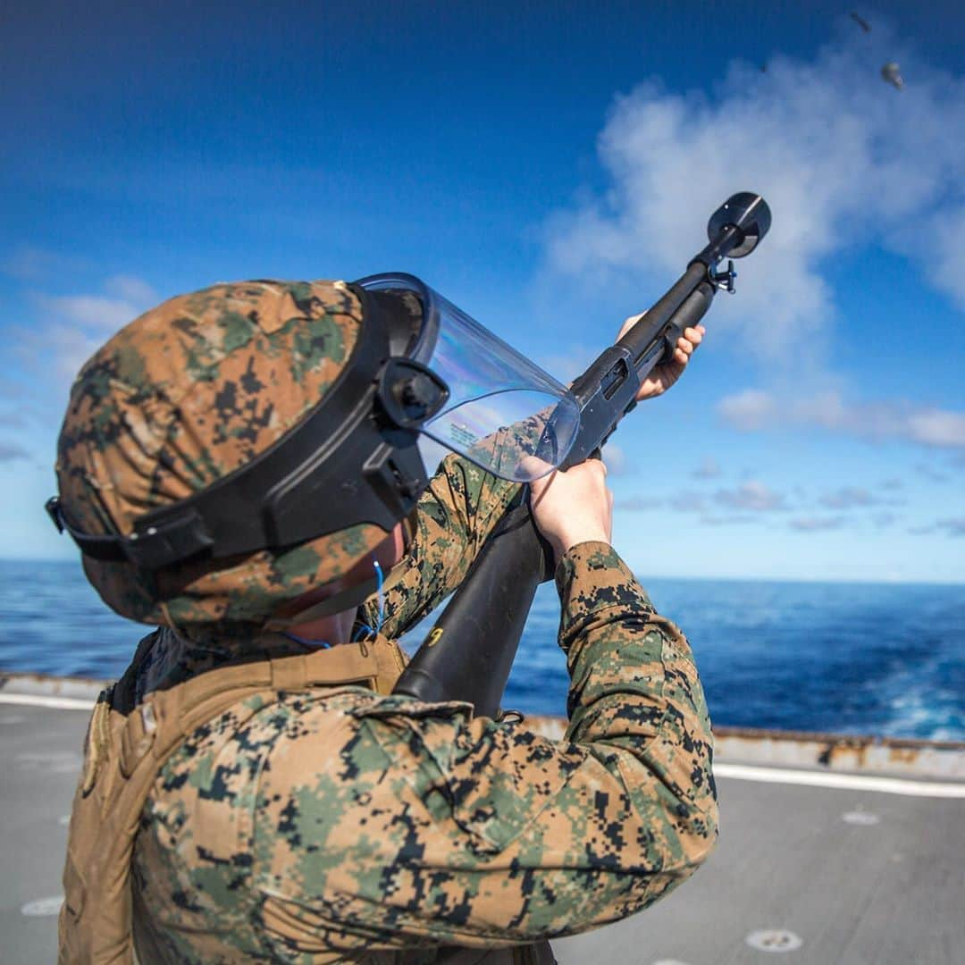 アメリカ海兵隊さんのインスタグラム写真 - (アメリカ海兵隊Instagram)「Go Boom  Cpl. Skyler Santori, an amphibious assault vehicle mechanic assigned to @i_mef_marines, fires a Mossberg 500 pump-action shotgun during an M104 non-lethal grenade live-fire deck shoot aboard #USSComstock.  The @USNavy's amphibious dock landing ship and I MEF are conducting theatre security cooperation activities in support of a #FreeAndOpenIndoPacific region. (U.S. Marine Corps photo by Sgt. Manuel A. Serrano)  #USMC #Military #Marines #Sea」9月30日 0時40分 - marines