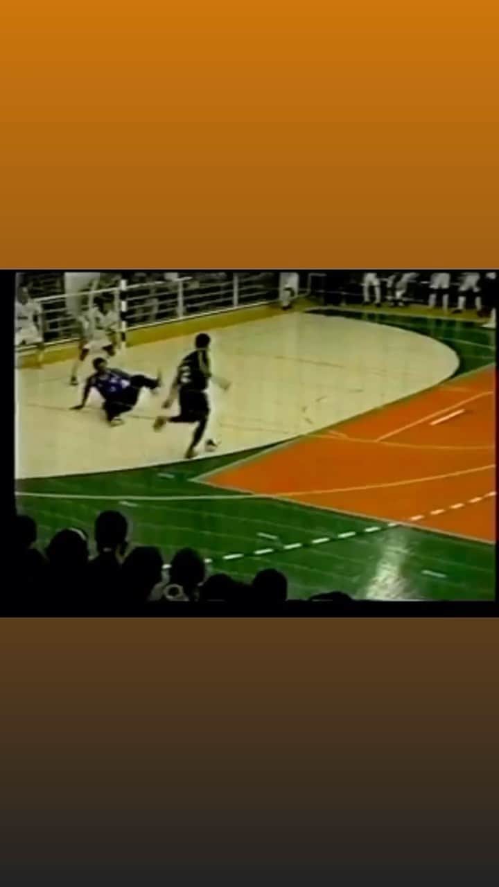 アレッサンドロ・ローザ・ヴィエイラのインスタグラム：「Que lembrança boa!   Início de 2004 @jaraguafutsal   Obrigado @rodrigorocha_fotoargus pelo vídeo! #ImbitubaSC」