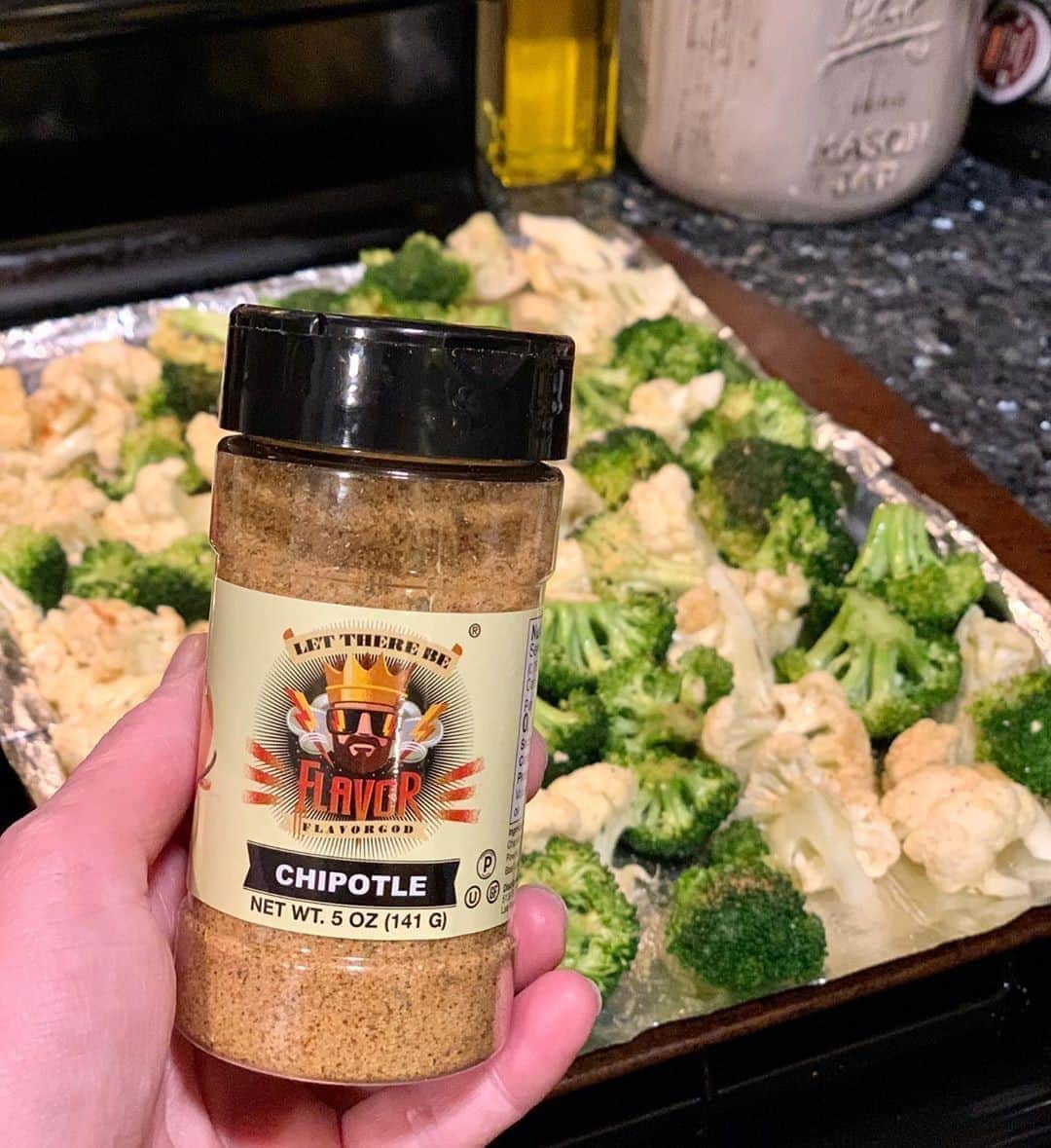 Flavorgod Seasoningsさんのインスタグラム写真 - (Flavorgod SeasoningsInstagram)「Chipotle Seasoning is only $2 today! Perfect on veggies and your prepped chicken⁠ -⁠ $2 Tuesday⬇️⁠ Click link in the bio -> @flavorgod  www.flavorgod.com⁠ -⁠ Flavor God Seasonings are:⁠ 💥ZERO CALORIES PER SERVING⁠ 🌿Made Fresh⁠ 🌱GLUTEN FREE⁠ 🔥KETO FRIENDLY⁠ 🥑PALEO FRIENDLY⁠ ☀️KOSHER⁠ 🌊Low salt⁠ ⚡️NO MSG⁠ 🚫NO SOY⁠ 🥛DAIRY FREE *except Ranch ⁠ ⏰Shelf life is 24 months⁠ -⁠ Photo & meal prep by: @madeupchef⁠ -⁠ #food #foodie #flavorgod #seasonings #glutenfree #mealprep #seasonings #breakfast #lunch #dinner #yummy #delicious #foodporn⁠」9月30日 1時02分 - flavorgod