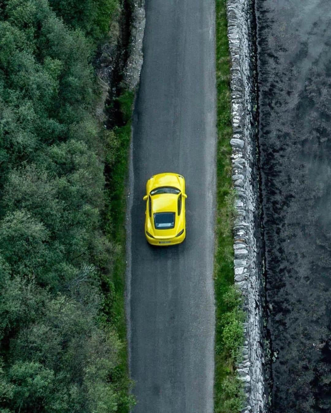 Porscheさんのインスタグラム写真 - (PorscheInstagram)「Find the world's most epic routes - 'ROADS' by Porsche is the online scenic routing community for those who seek to navigate the greatest roads on the planet. Head to our IG Story and join the conversation.」9月30日 1時02分 - porsche