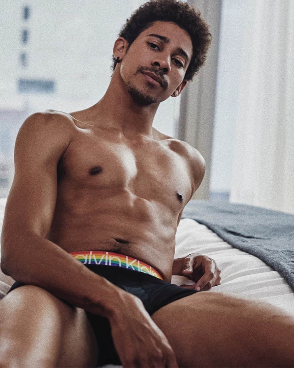 Calvin Kleinさんのインスタグラム写真 - (Calvin KleinInstagram)「“We can’t lose sight of our own unique superpowers just for the sake of fitting in.”  @keiynanlonsdale by @lifewithoutandy #PROUDINMYCALVINS」9月30日 1時14分 - calvinklein