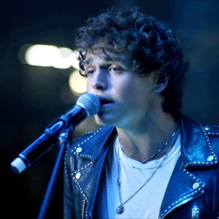 Jonahmaraisのインスタグラム：「OUR NEW SINGLE FALLIN’ IS OUT NOW. video and single link is in my bio.   THIS IS WHY DONT WE.」