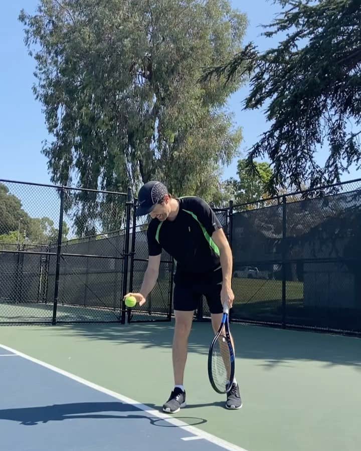 メイヤー・ホーソーンのインスタグラム：「Street Sampras 😅」