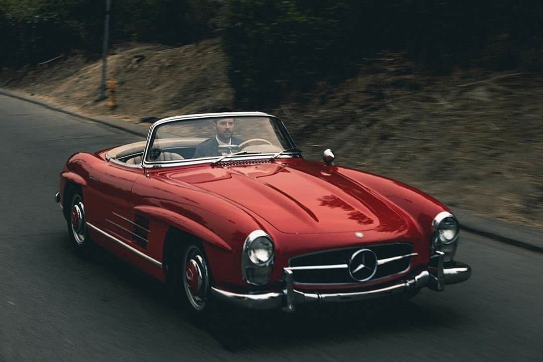 CarsWithoutLimitsさんのインスタグラム写真 - (CarsWithoutLimitsInstagram)「Mercedes 300 SL Roadster & @mralexmanos Classic Car Finder #carswithoutlimits」9月30日 1時34分 - carswithoutlimits