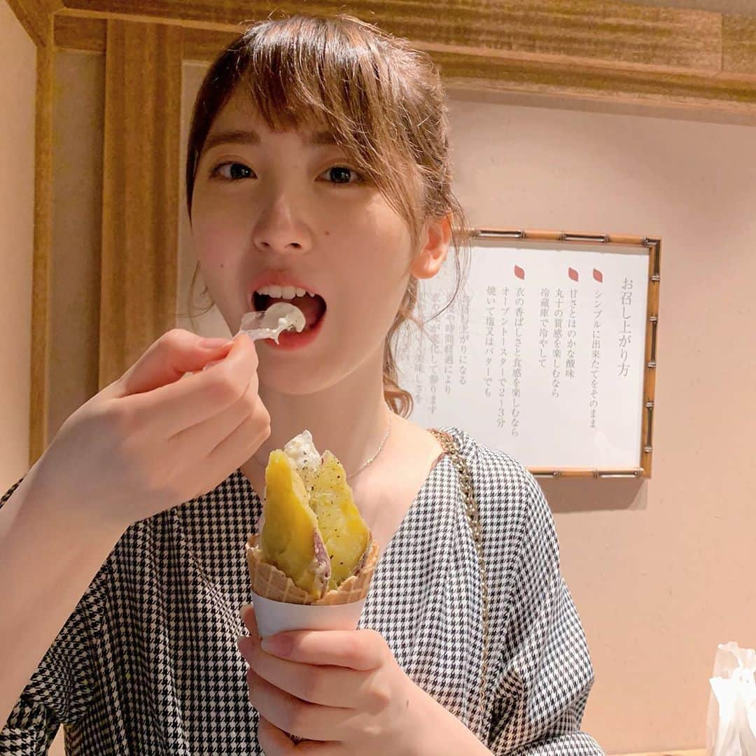 山寺花歩のインスタグラム：「🍠🍠🍠  さつま芋天ぷらソフトクリームを食べられるお店に行って来ました！結構前だけど😂 ダイエットがきっかけでさつまいもにはまったんです♪  美味しかったな〜、連れて行ってくれた友達に感謝です☺️ さつまいもとアイスの組み合わせ、最高でした✨ 次の投稿で詳しく紹介します^ ^  ちなみにダイエット約4ヶ月間で食べてたものは、飽きちゃうので数週間ごとによって変わったんですけど、  ①さつまいも期 ②サラダチキン&ヨーグルト期 ③ゆで卵&スープ期 ④納豆期  がありました✨そればっかり食べてましたw 秋になって焼き芋が美味しい季節なので、またさつまいもいっぱい食べようっと☺️  1日1票投票できますので、ぜひ応援して下さると嬉しいです！ ▶︎ハイライトのQRコードをスクショ→ 　　　　LINEの友達追加から投票⭕️ ▶︎プロフィール欄のURLから投票⭕️  #駒澤ミスコン#ミスコン#高身長#撮影モデル募集#撮影モデル#サロンモデル募集#さつまいも#さつまいもスイーツ#アイス#ダイエット#ダイエットメニュー#さつまいもダイエット#代官山#代官山カフェ」