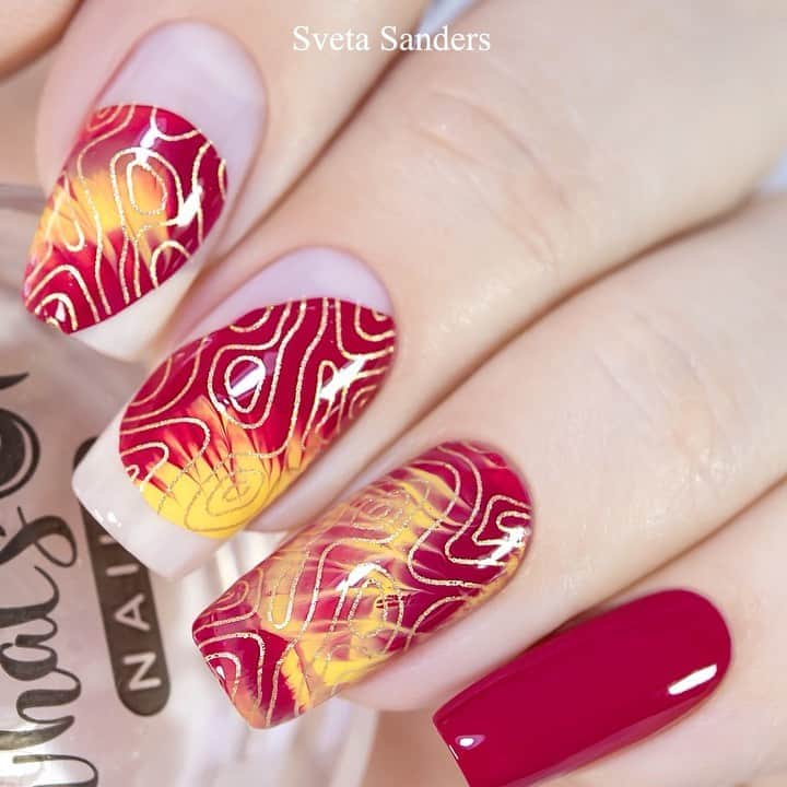 Sveta Sandersのインスタグラム：「#WhatsUpNails stamping ❤️   All the products I used are from @whatsupnails :  ✨Stamping Plate B052 by sveta_sanders ✨Clear jelly stamper ✨ Stamping polish: “Go for Gild” “Fab Cab” “Box of Whine”」