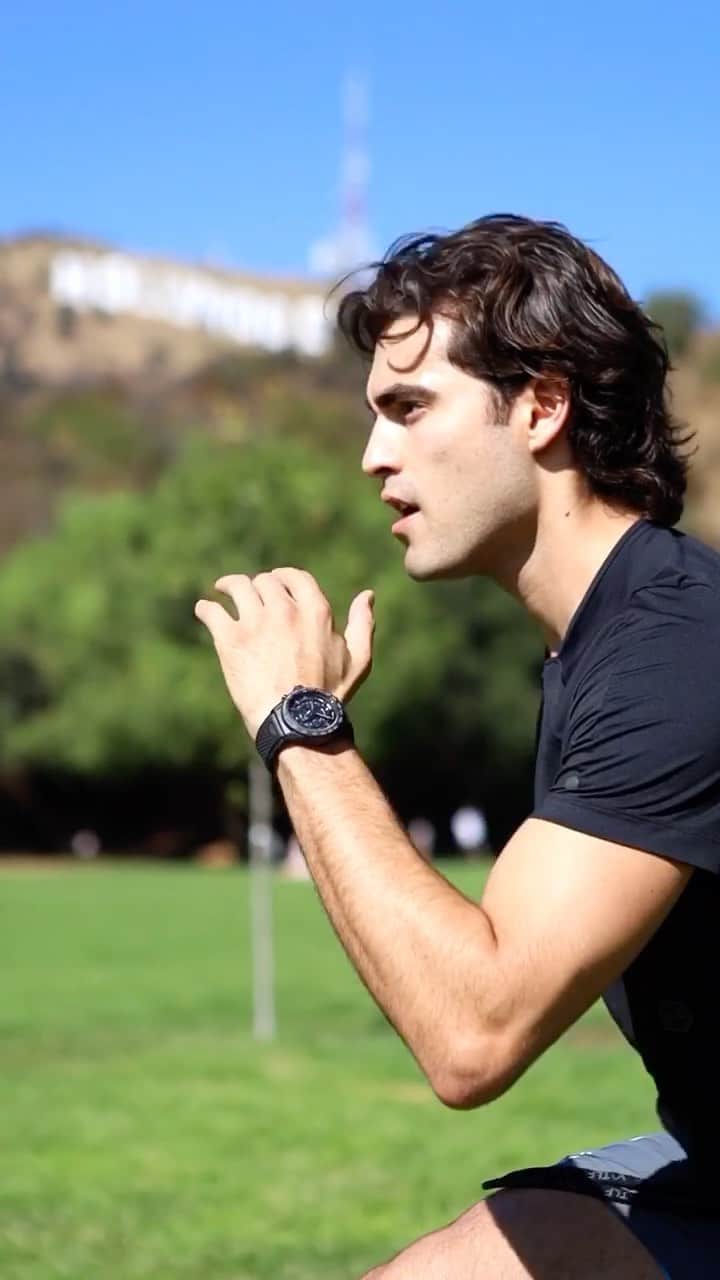 ブレイク・マイケルのインスタグラム：「my favorite workout @ the famous Hollywood sign #celsiusbrandpartner @celsiusofficial」