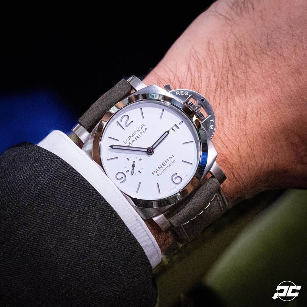 パネライのインスタグラム：「The year of the Luminor has certainly brought some heat!  This one is turning out to be white hot among the community. The #Panerai #Pam1314, the first ever 44mm white sandwich dial Luminor Marina. Are you a fan? Priced at $7,700. #paneraicentral」