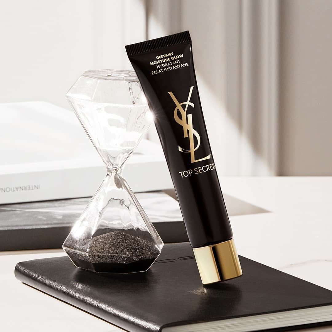 Yves Saint Laurent Beautyさんのインスタグラム写真 - (Yves Saint Laurent BeautyInstagram)「Getting late in the day? Here's a TOP SECRET. Apply a thin layer of TOP SECRETS INSTANT MOISTURE GLOW over the top of already-applied makeup, to let people wonder how you seem to have more than 24h in a day. Each of them - flawless. #yslbeauty #topsecrets #instantglow」9月30日 1時59分 - yslbeauty