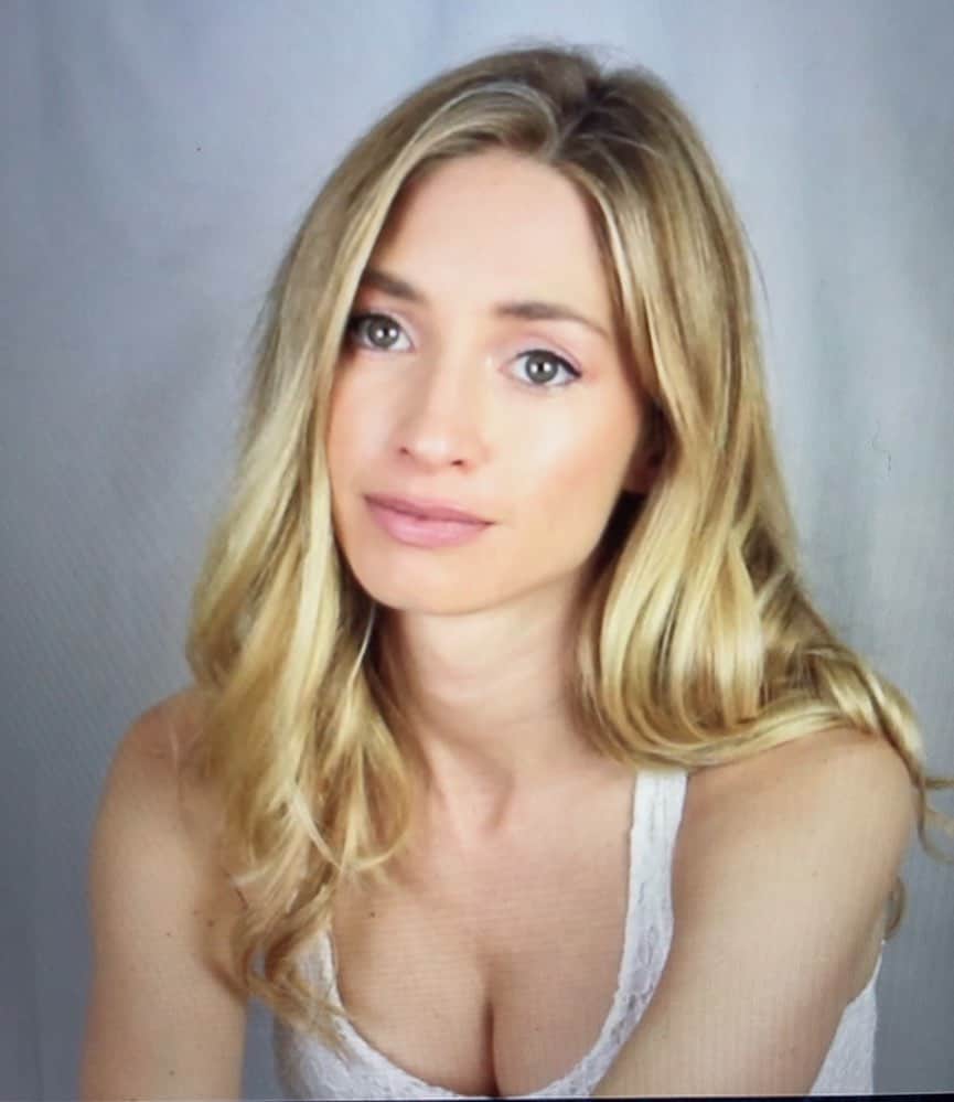 ブルック・バトラーのインスタグラム：「Screen Grab, #thousandmilestare」