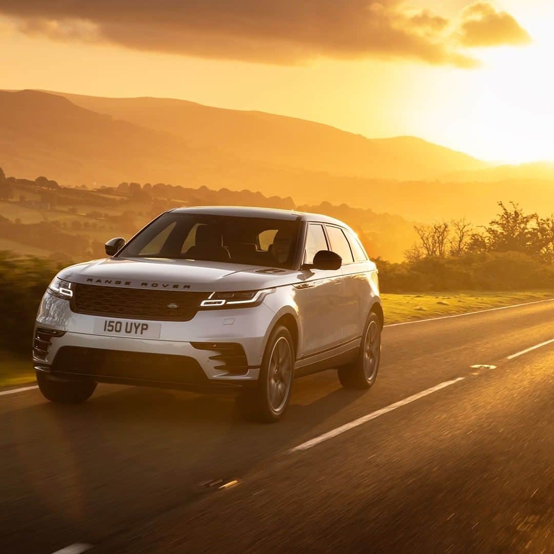 Land Roverさんのインスタグラム写真 - (Land RoverInstagram)「Effortless exploration, the new #RangeRover #Velar Plug-in Hybrid offers a balance of exceptional efficiency, power and performance on-road. Tap the link in our bio to learn more.  #PHEV #HybridElectricVehicle #HybridSUV #LuxurySUV #4x4 #Carsofinstagram #Technology #Design」9月30日 1時56分 - landrover
