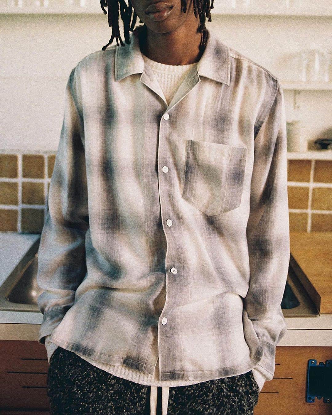 Urban Outfittersさんのインスタグラム写真 - (Urban OutfittersInstagram)「Wear UO your way: @shhtephs and @abdulayeniang are each in the Standard Cloth Flannel Button-Down. Tap to shop! #UOonYou」9月30日 1時57分 - urbanoutfitters