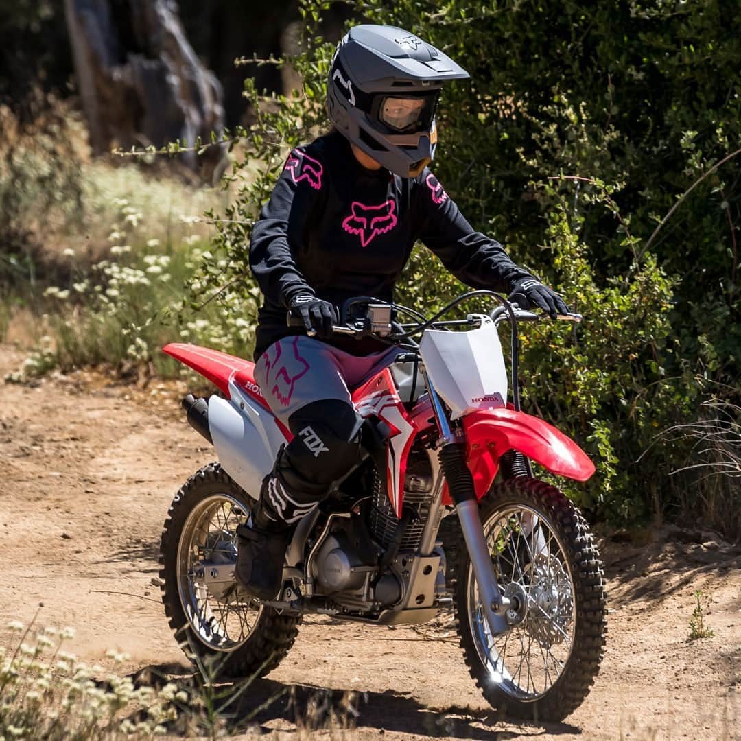 Honda Powersports USさんのインスタグラム写真 - (Honda Powersports USInstagram)「2021 CRF125F  Designed for younger riders and smaller adults, it’s loaded with features to minimize hassle and make riding more enjoyable. #crfcollective #betteronahonda」9月30日 2時00分 - honda_powersports_us