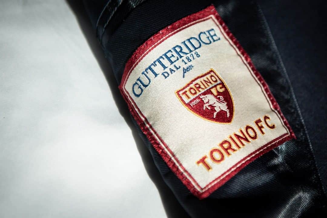 トリノFCさんのインスタグラム写真 - (トリノFCInstagram)「👔 @gutteridge1878 for Torino FC  📸Backstage insieme al nostro nuovo Official Fashion Partner  #SFT」9月30日 2時00分 - torinofc1906