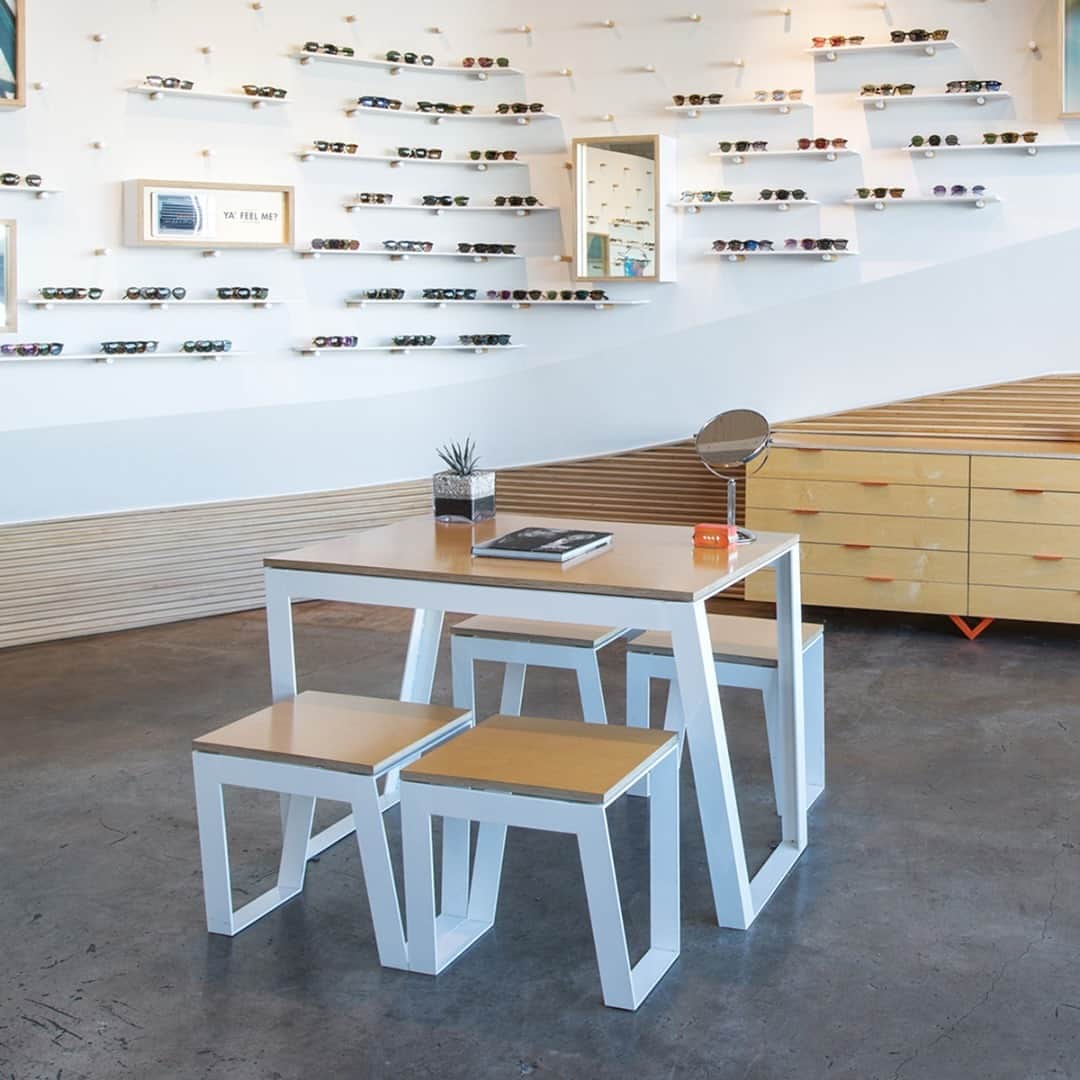 ジーエルシーオーのインスタグラム：「Our stores are open and ready for walk-ins and fittings — come say hi and see what's new for Fall.」