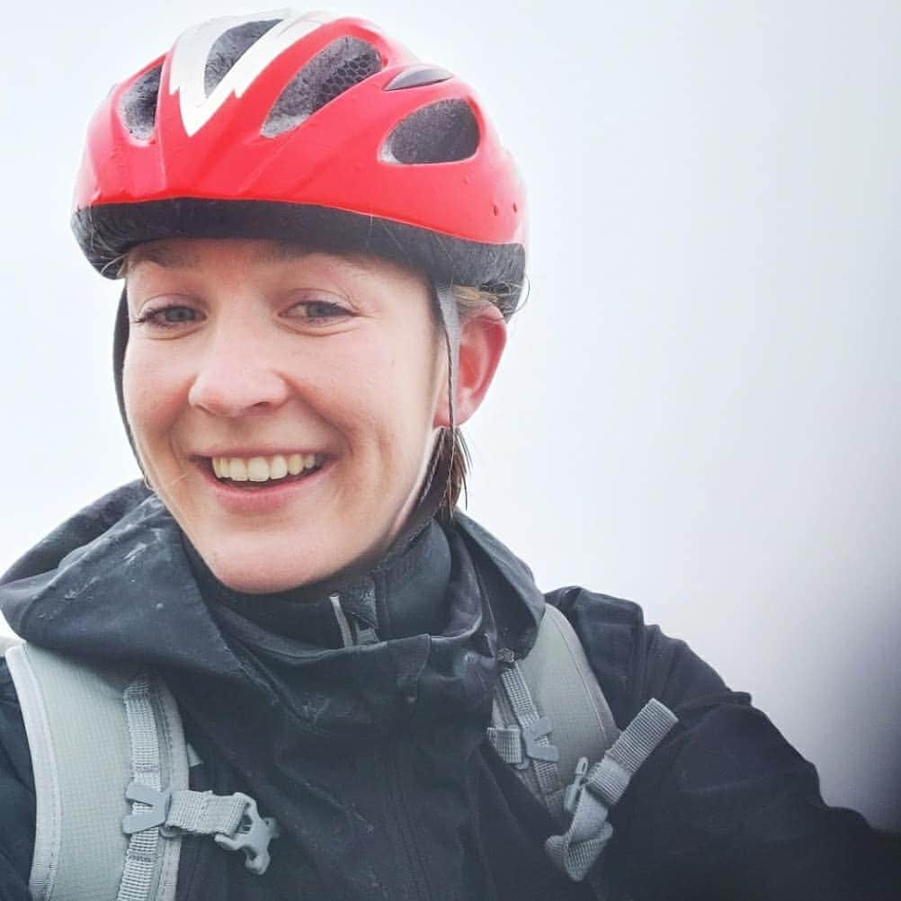 Paulien COUCKUYTのインスタグラム：「✅ MONT VENTOUX [Bédoin -> Malaucène]! 🚴‍♀️🏞️ Een ervaring om niet snel te vergeten! Afgezien tot de hoogste graad: 1600 hoogtemeters, 2°C, mist en wind van 20km/u ! ☠️☠️☠️  . . . #montventoux #mountenbike #crazyexperience #KO #charactergrowth #roadtothetop #lifegoals #fuelyourgoals #etixxsportsnutrition 🙏🏼」