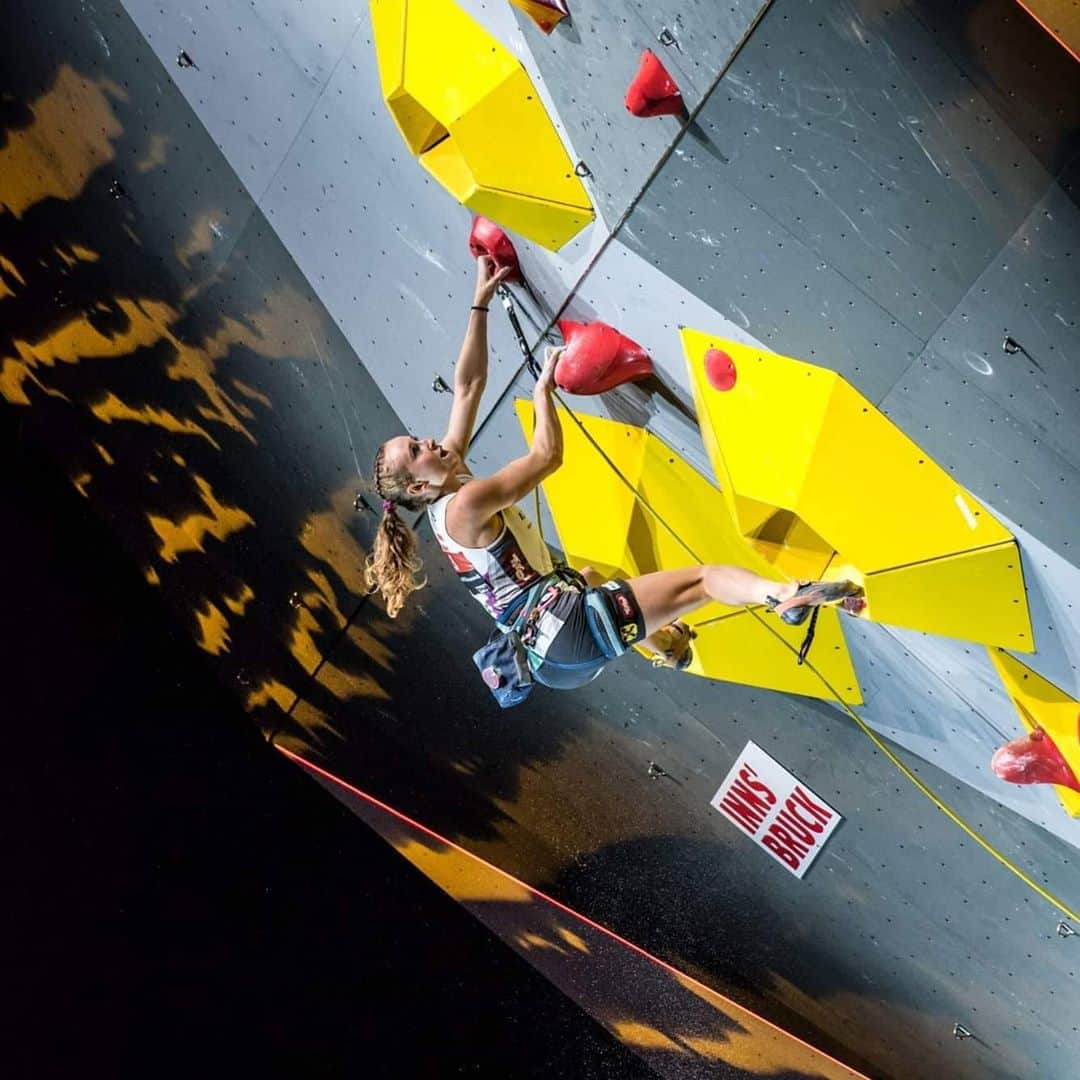 ハンナ・シューベルトのインスタグラム：「#tb to a special moment ✨ Climbing in finals at the world championships 2018 in Innsbruck ❤️」