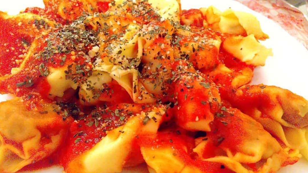松坂南さんのインスタグラム写真 - (松坂南Instagram)「こちらもラビオリ。  いろいろ試すんだけど、トマト&バジルがやっぱり美味しい気がする✨  #love #pasta  #みなみんレシピ  #簡単おうちごはん  #vegetables  #tomato」9月30日 2時11分 - minami_matsuzaka