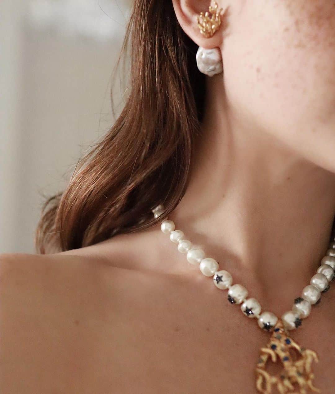 Kelsey Simoneのインスタグラム：「Pearls are a girls best friend now.. @dior」