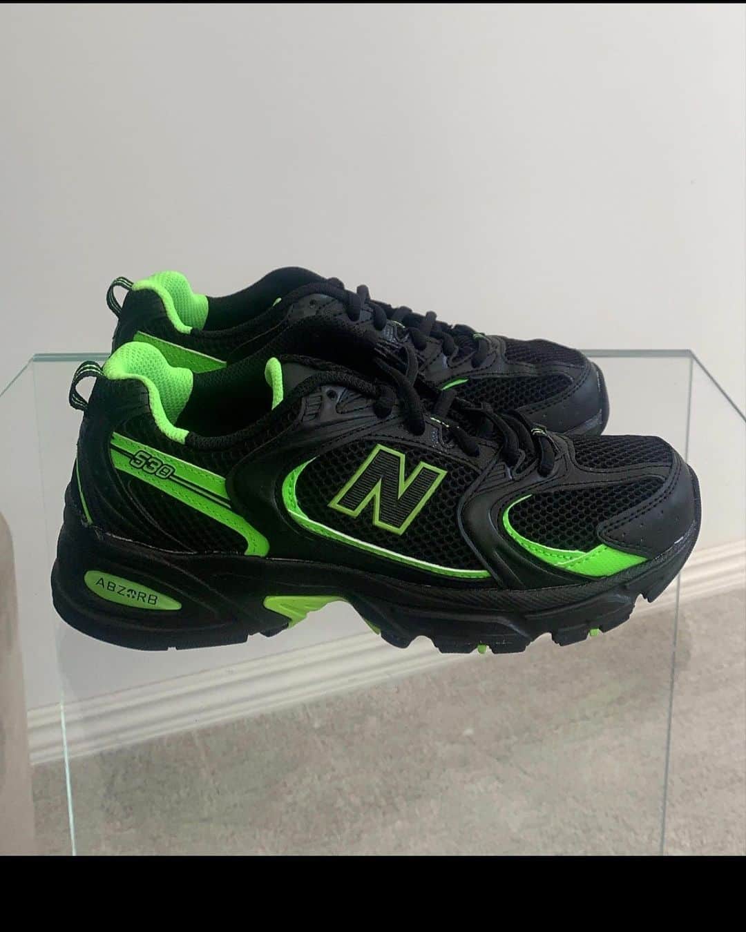 ファニー・リックマンのインスタグラム：「September in sneakers so far... 1. @newbalance  2. @axelarigato  3. @kinderize  4. My face when he claims I have to many shoes already」