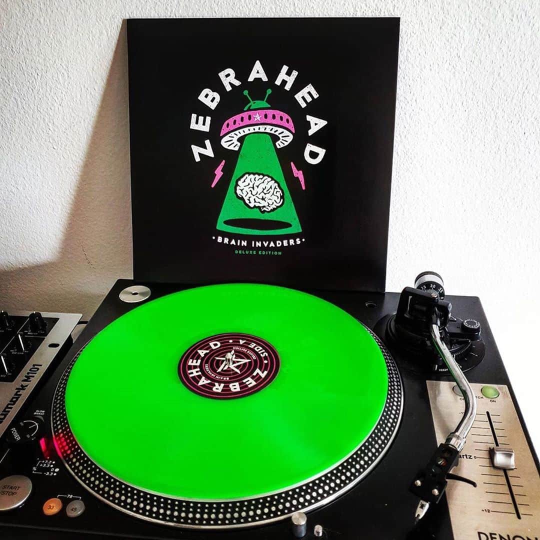 Zebraheadさんのインスタグラム写真 - (ZebraheadInstagram)「Isn't she pretty?  #Repost @tom_h_ate ・・・ Zebrahead - Brain Invaders I Deluxe Edition I #zebrahead #braininvaders #deluxe #edition #deluxeedition #neon #green #neongreen #punk #rock #punkrock #california #orangecounty #records #mfzb #mfzbrecords #vinyl #spinning #collectors #collection #toallmyfriends」9月30日 2時38分 - zebraheadofficial