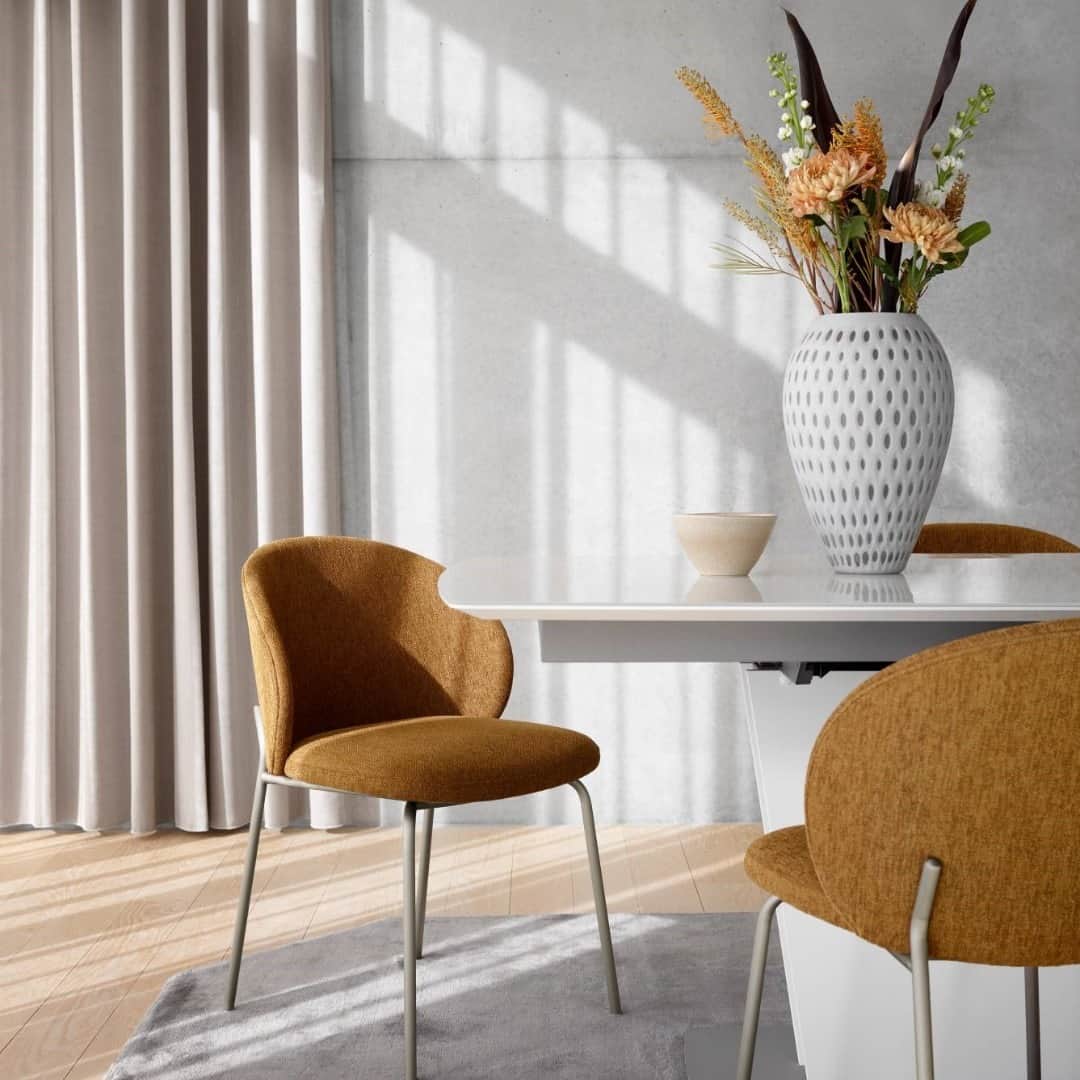 BoConceptさんのインスタグラム写真 - (BoConceptInstagram)「“Extraordinary is Always in Style”  The new 2021 collection is now in your local store and boconcept.com. Timeless, trend-crossing essentials designed to bring ekstraordinær to your home.  Princeton chair from £369.00 Milano table from £1,189.00  #boconcept #liveekstraordinaer #newcollection #dining #diningroom #scandinaviandesign」9月30日 2時56分 - boconcept_official