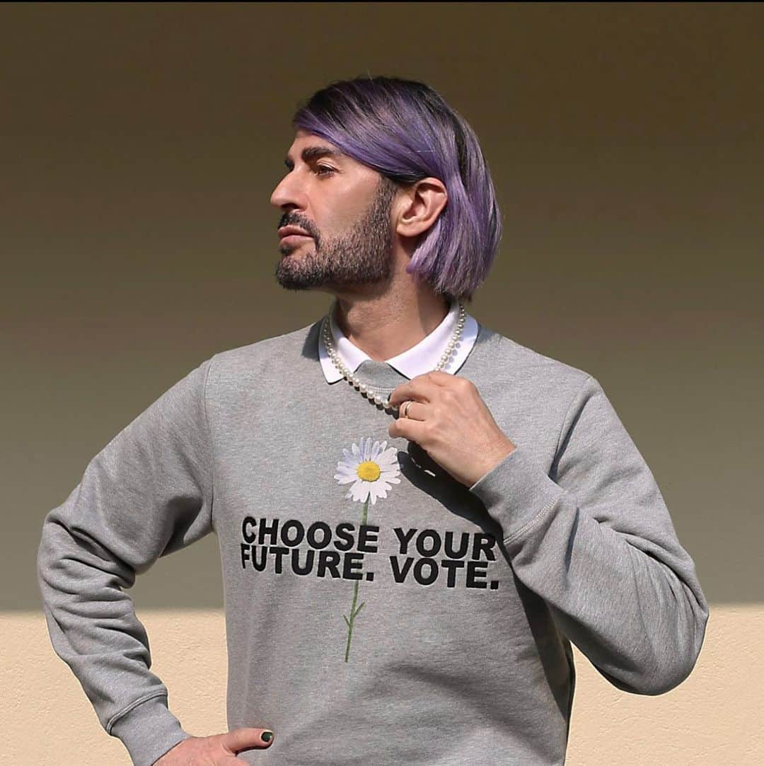 マーク・ジェイコブスさんのインスタグラム写真 - (マーク・ジェイコブスInstagram)「When we all vote. @doverstreetmarketnewyork #whenweallvote #register #exerciseyourrights  #choosefreedom #choosedemocracy」9月30日 2時57分 - themarcjacobs