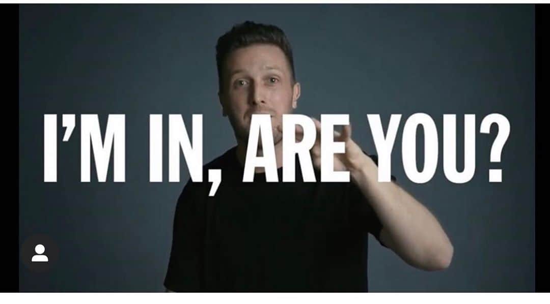 ロッチェル・エイツのインスタグラム：「Hi – I just watched an incredible 7 minute youtube about a nonprofit called THANKYOU.  https://www.youtube.com/watch?v=iQ4F46m1_Y4  Based out of Australia/NZ, they give 100% of their proceeds to help bring clean water and food to the 737 million that live in extreme poverty.  They’re launching an unprecedented 2 week publicity and marketing stunt ( it started last night, Monday 28th, so I’m a day late, but never too late! ) to help bring their 50 products (soap, hand sanitizer, lotions, baby products, water, etc) to the entire world.  They’ve partnered with people on every continent to bring this challenge to partner with Unilever or Proctor&Gamble.  These two multi national companies, are the biggest in the world with hundreds of brands themselves.  Watch this link, ( link is in my bio) and if you believe, post it, and/or what they’re asking –  I’M IN, ARE YOU? #thankyoutotheworld @proctorgamble @unilever」