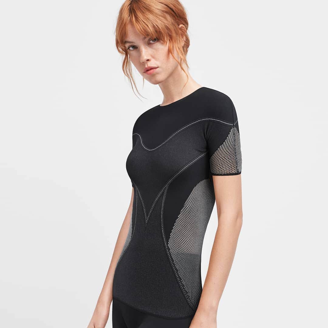のインスタグラム：「Transition effortlessly from the Yoga studio to the street in the Zen Shirt.⁠ ⁠ #WolfordFashion #WolfordYoga #yogainspiration #autumnwinter2020」