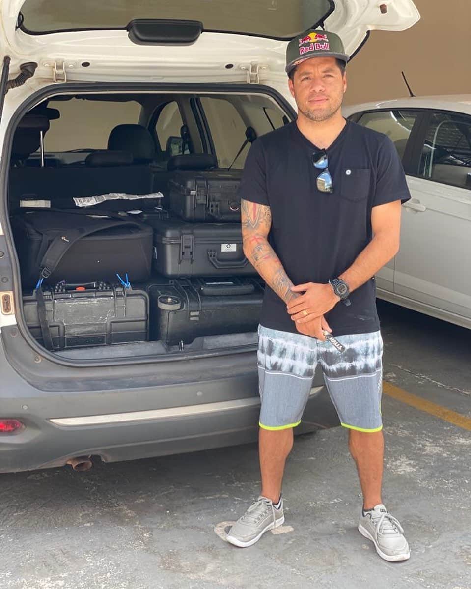 アドリアーノ・デ・ソウザのインスタグラム：「Mais uma desafio irado e diferenciado. Fui gravar no Pará e é claro, meu @hallsbrasil nunca pode faltar pra ir com tudo ⚔️ #vaicomtudo #vaidehalls」