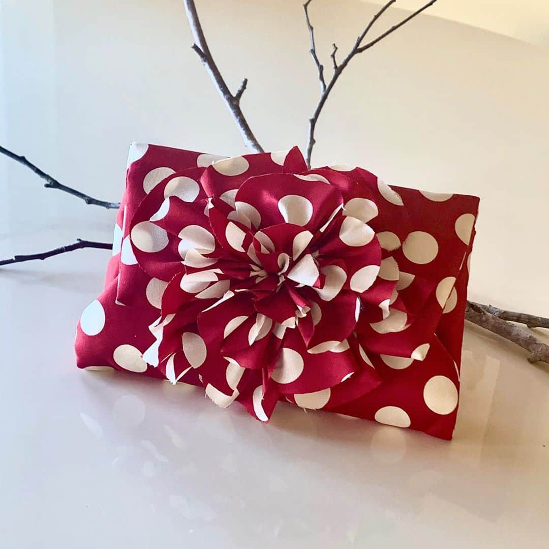 インガクリストファーのインスタグラム：「Any day is a cheerful day with this gorgeous #Red #polkadots silk clutch.  Not only is this a gorgeous clutch with a 3-dimensional flower appliqué but it’s also practical & functional with its cleverly built-in framed compartment inside.  #ingechristopher #chic #phonefriendlyclutch #clutchobsession #flowerpower」