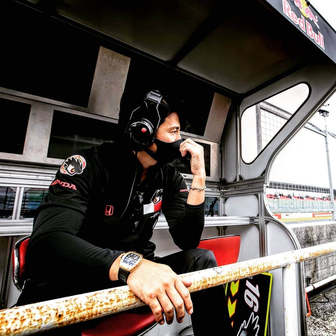 中野信治のインスタグラム：「Photos from Super Formula Round 2 @ Okayama international circuit  しつこく。  考え。  動いてみる。  変化は必ず起きるはず。  前へ。  #teammugen  #redbull  #honda #motul  #richardmille  #car #racing #superformula」