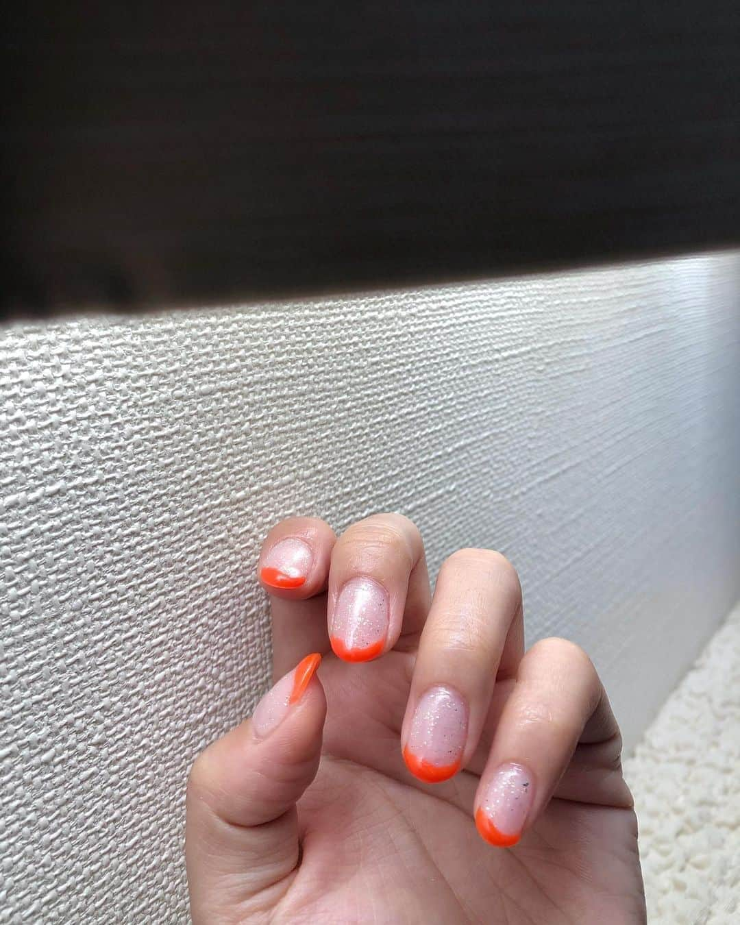 miho uesugiさんのインスタグラム写真 - (miho uesugiInstagram)「クリアラメベースのフレンチネイル🍊  ㅤㅤㅤㅤㅤㅤㅤㅤㅤㅤㅤㅤㅤ 今月の　#ponce_nail」9月30日 13時26分 - uepoooning