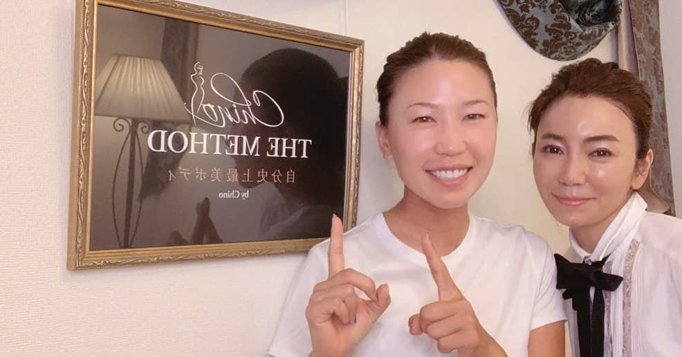 上田桃子のインスタグラム：「最近のあれこれ。  全英後に久しぶりに @chinothemethod 先生の所へ🥰スッピン失礼しやす💦  2枚目はテレサのお家へ🏠 @teresa.lu1  すんごくオシャレなお家で私も引っ越したくなったなー🌹  3枚目は私達のアイドルいっちゃんの最高ショットを🌸  #chino先生 #美骨師 #むくみ解消 #すっきり #テレサルー #力感のなさが羨ましい #オシャ宅 #私達のアイドルいちか」